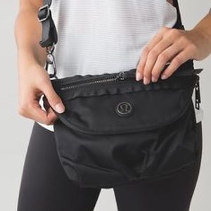 Lululemon festival bag